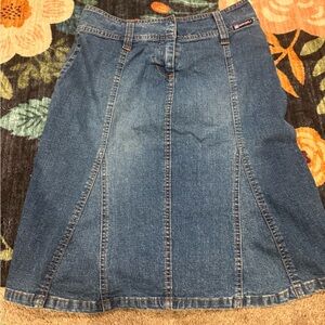 Bubblegum vintage Y2K denim knee-length trumpet skirt.